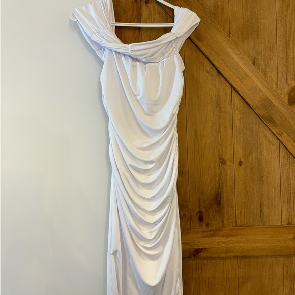 BRAND NEW - white bodycon dress - Picture 2 of 2